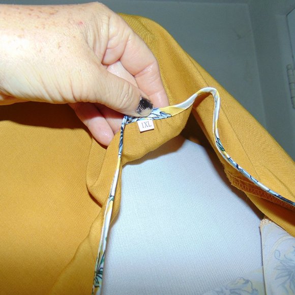 Women’s Plus Size Short Sleeve High/Low Size 1XL Mustard Floral Pullover Blouse - Picture 7 of 8